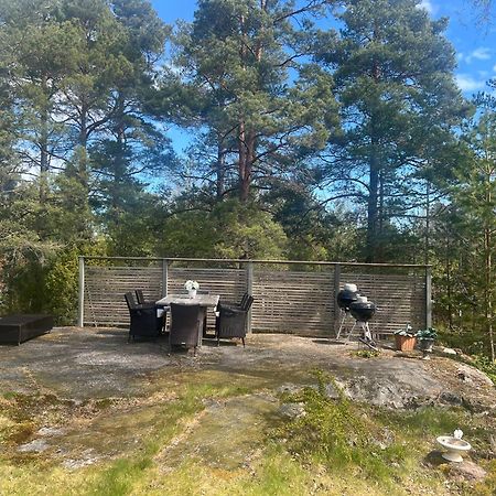 Charmigt Hus Pa Vindoe Vila Estocolmo Exterior foto